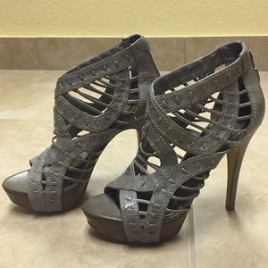 Too high heel for me!!!